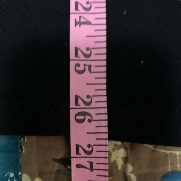 Donated Black tee Friend’s central perk sz LG EUC - Picture 5 of 5